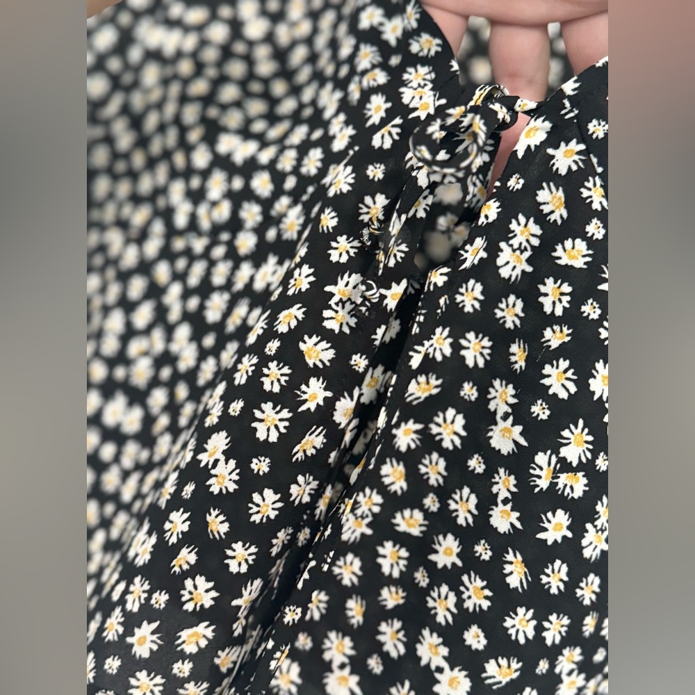Rue21 Open Front Daisy Print Crop Top - Picture 3 of 4